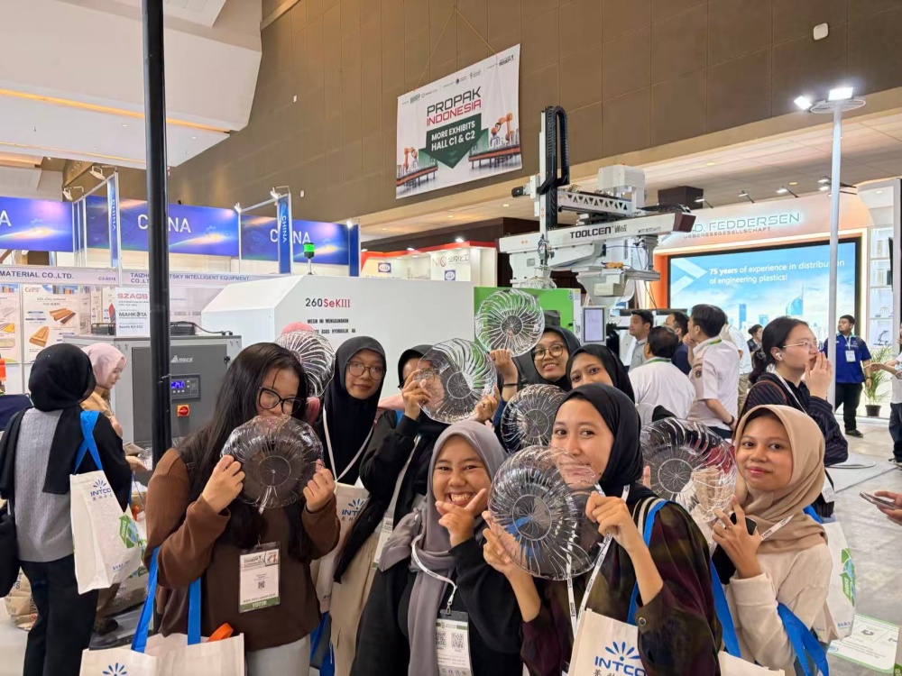 印尼橡塑盛会，华大机械以SeKIII系列共拓东南亚智造新局
